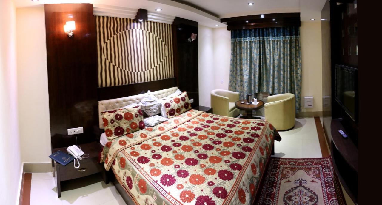 Hotel Raj Mandir Haridwār Esterno foto