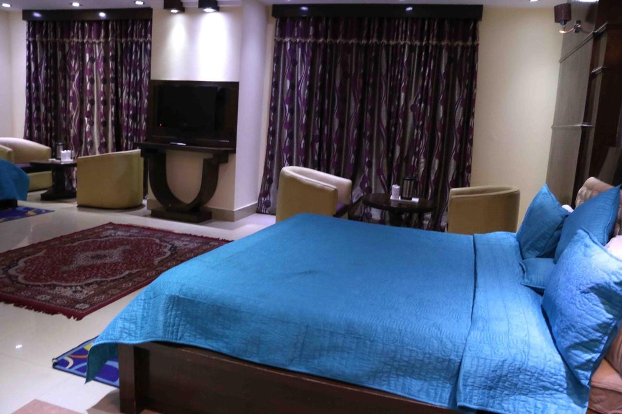 Hotel Raj Mandir Haridwār Esterno foto