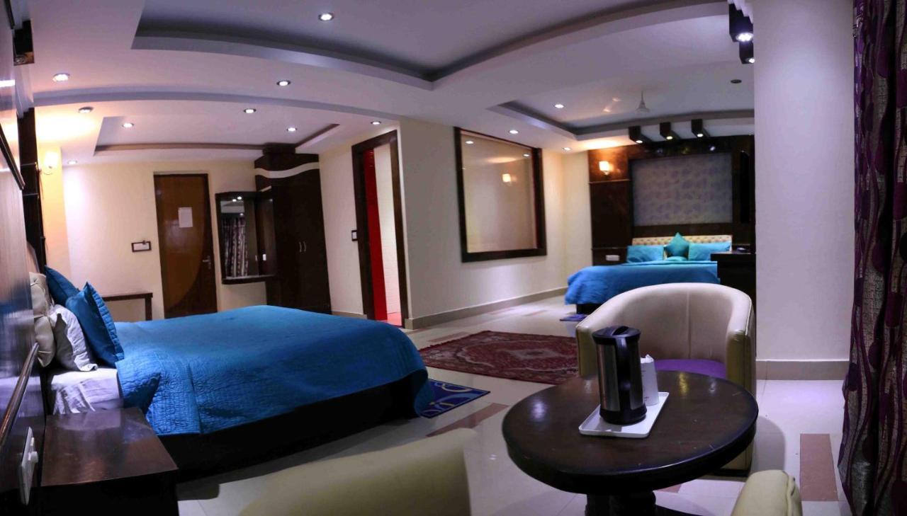 Hotel Raj Mandir Haridwār Esterno foto