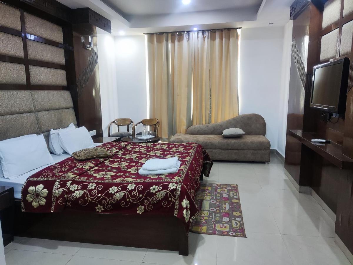Hotel Raj Mandir Haridwār Esterno foto