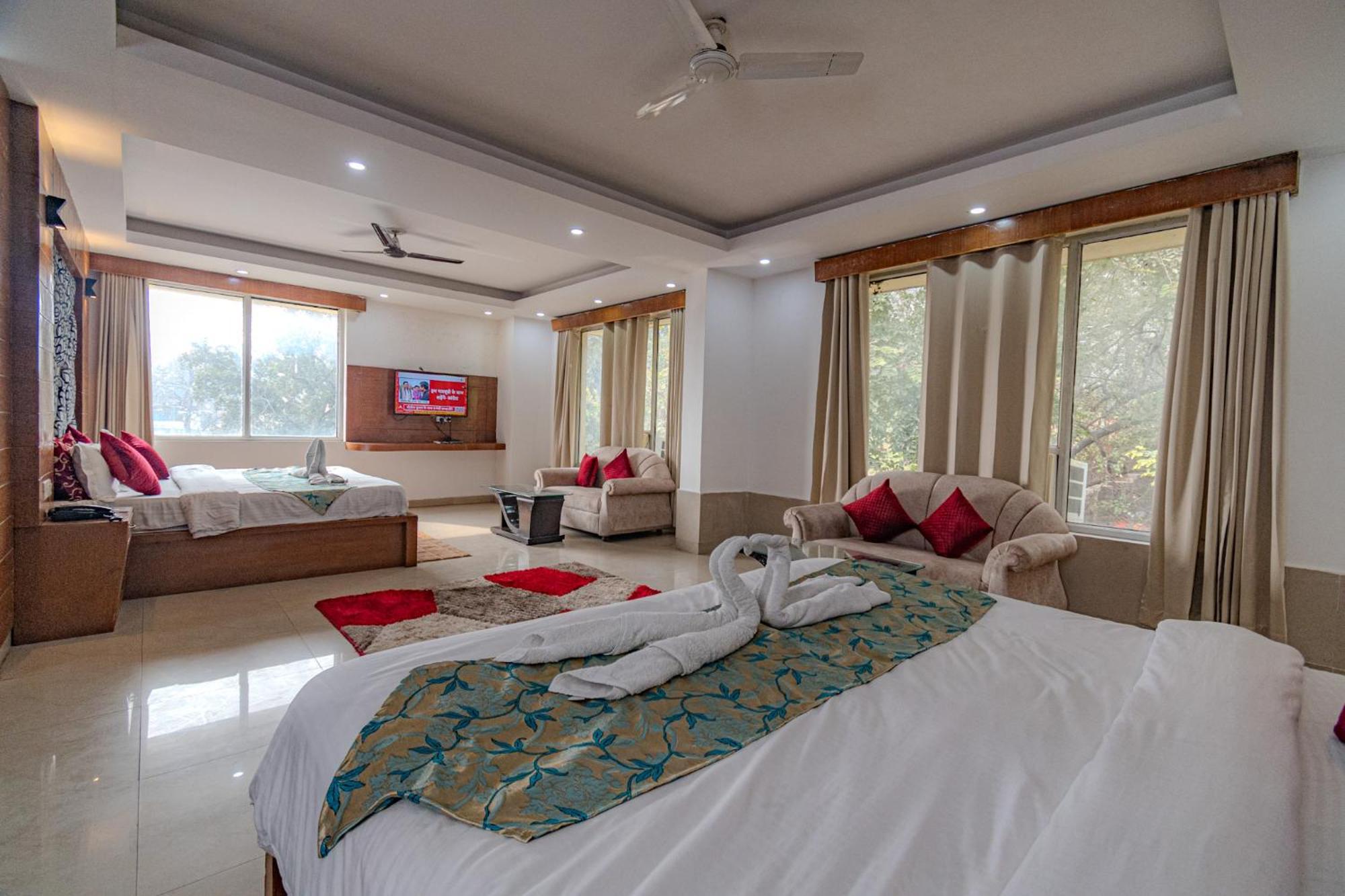 Hotel Raj Mandir Haridwār Esterno foto