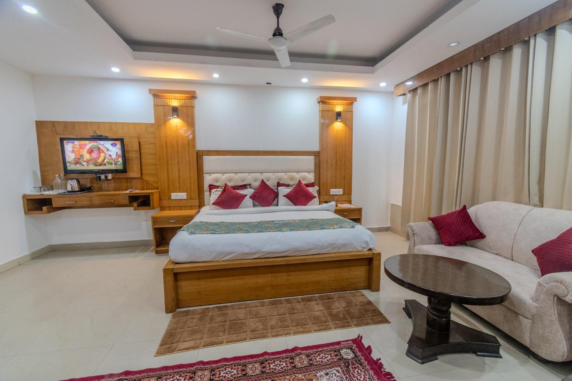 Hotel Raj Mandir Haridwār Esterno foto