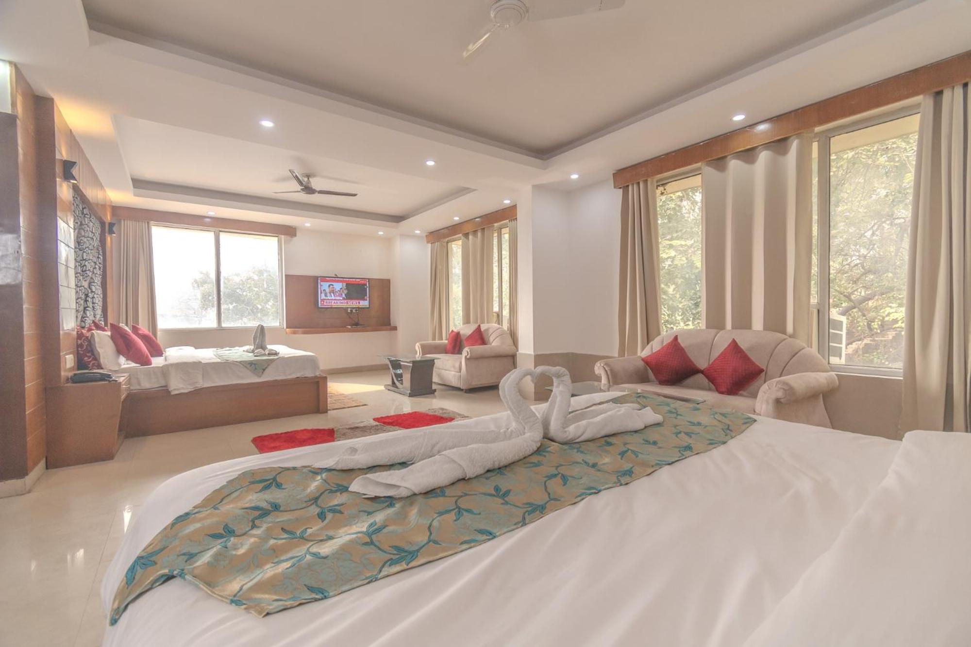 Hotel Raj Mandir Haridwār Esterno foto