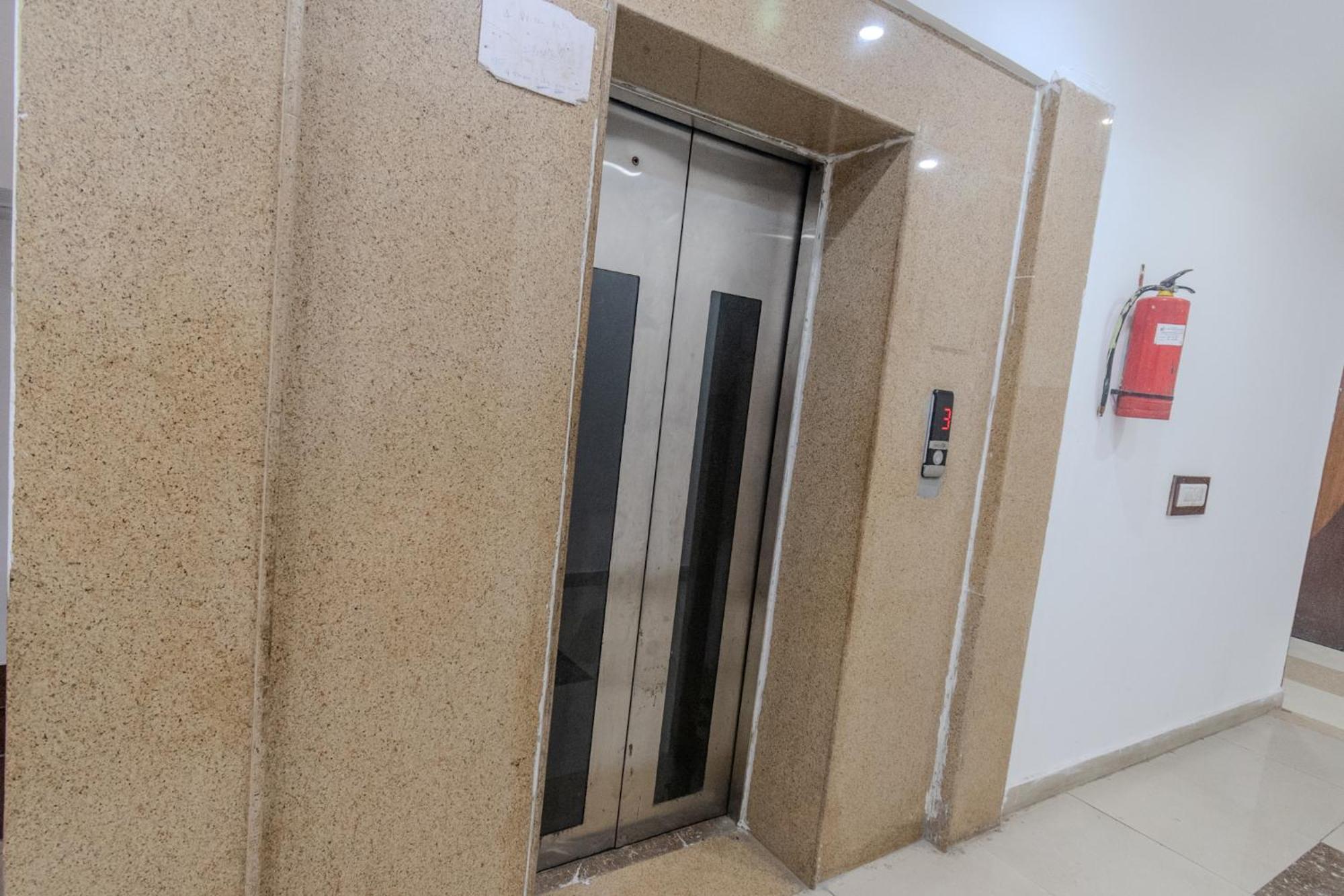 Hotel Raj Mandir Haridwār Esterno foto