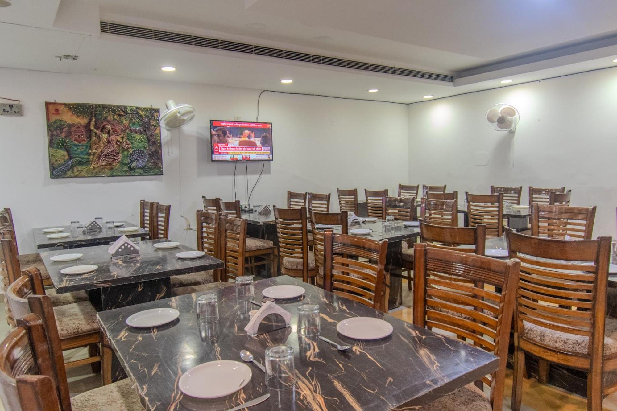 Hotel Raj Mandir Haridwār Esterno foto
