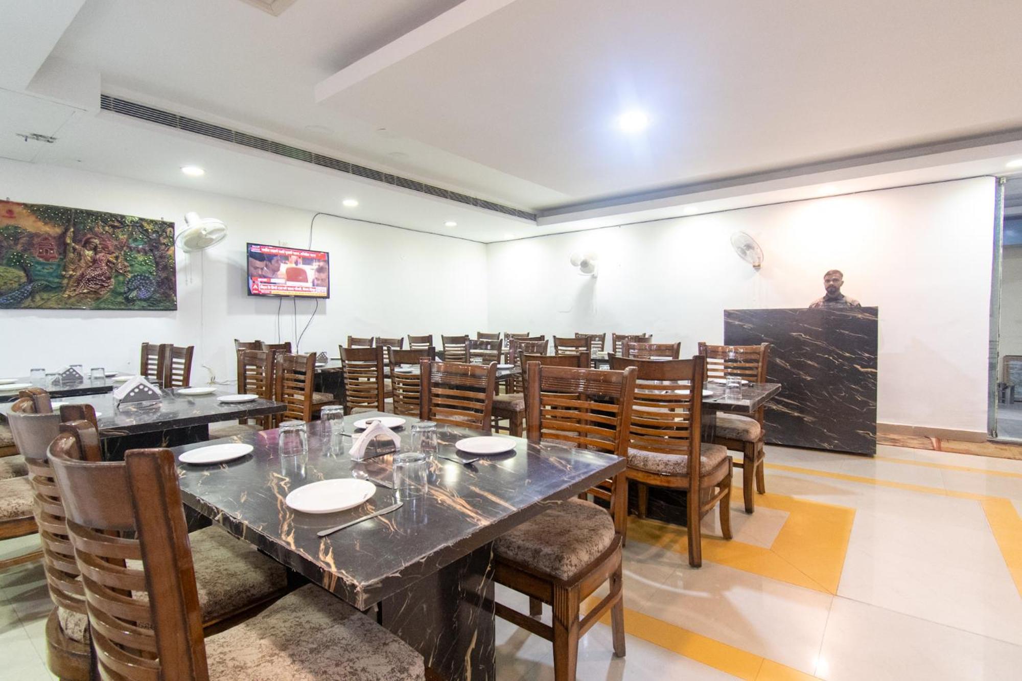 Hotel Raj Mandir Haridwār Esterno foto