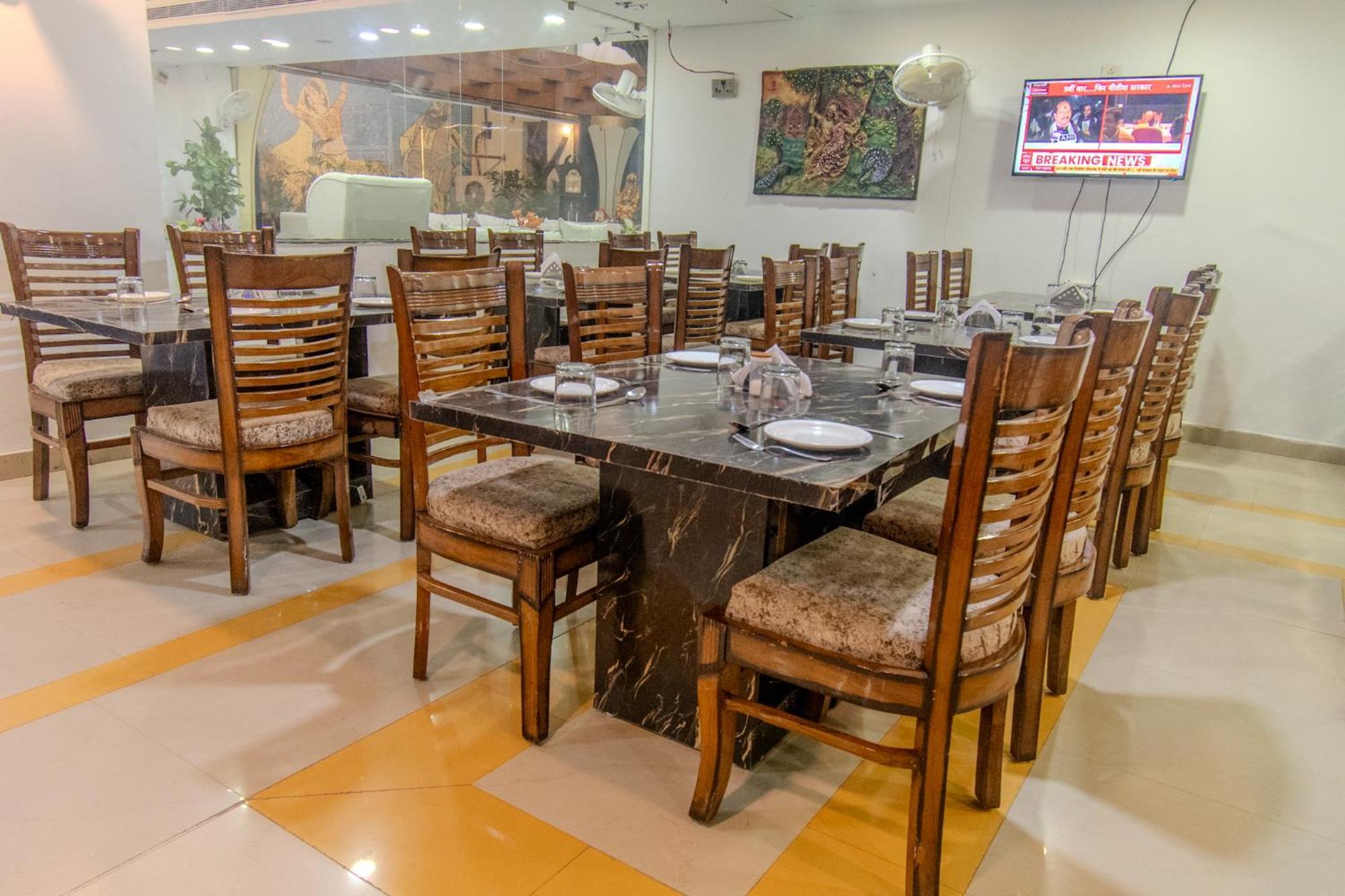 Hotel Raj Mandir Haridwār Esterno foto
