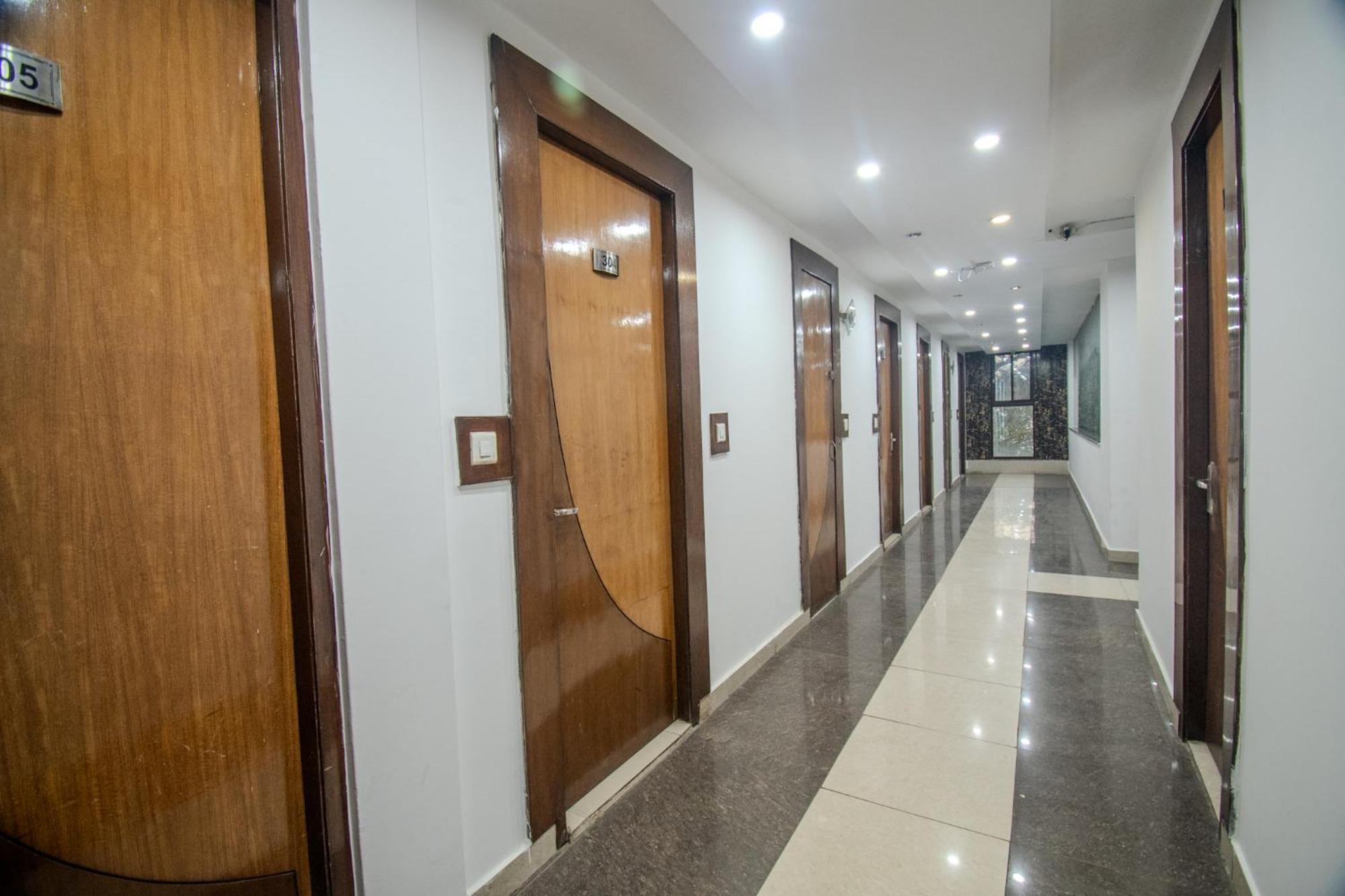 Hotel Raj Mandir Haridwār Esterno foto