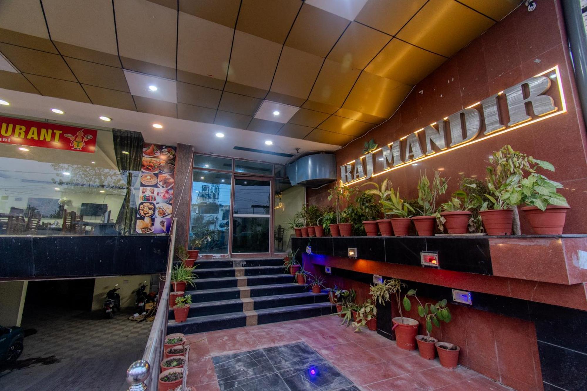 Hotel Raj Mandir Haridwār Esterno foto