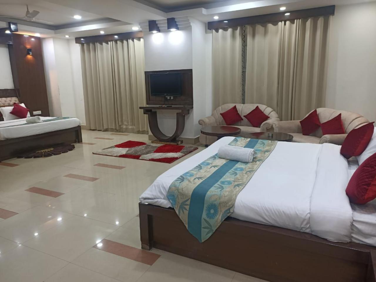 Hotel Raj Mandir Haridwār Esterno foto