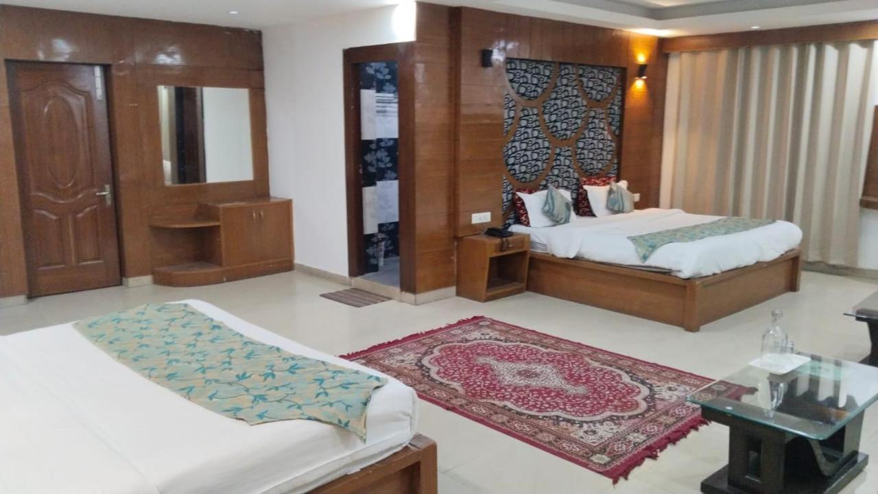 Hotel Raj Mandir Haridwār Esterno foto