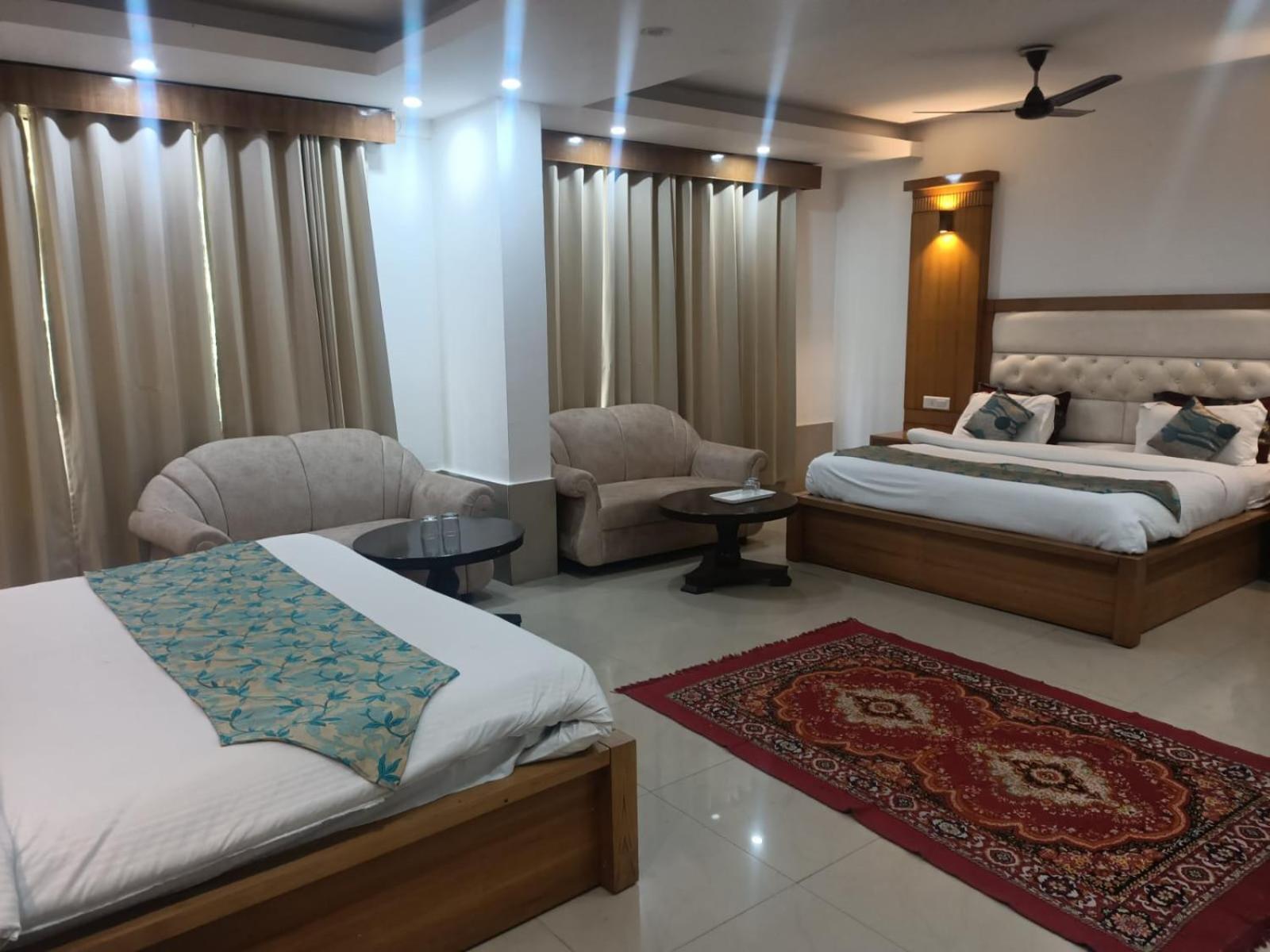 Hotel Raj Mandir Haridwār Esterno foto