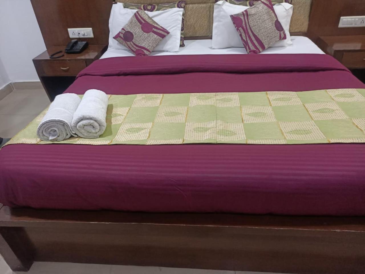 Hotel Raj Mandir Haridwār Esterno foto