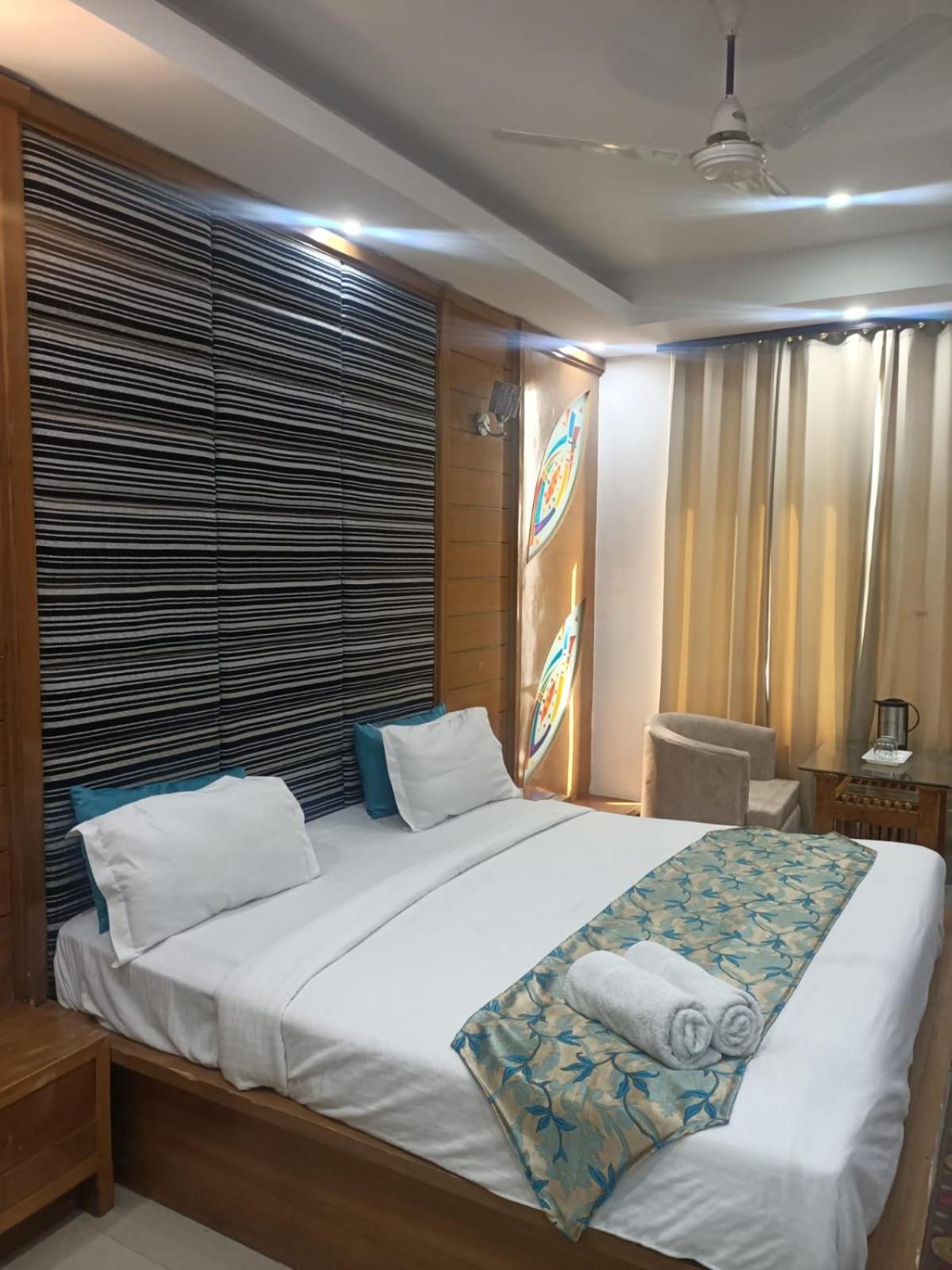 Hotel Raj Mandir Haridwār Esterno foto