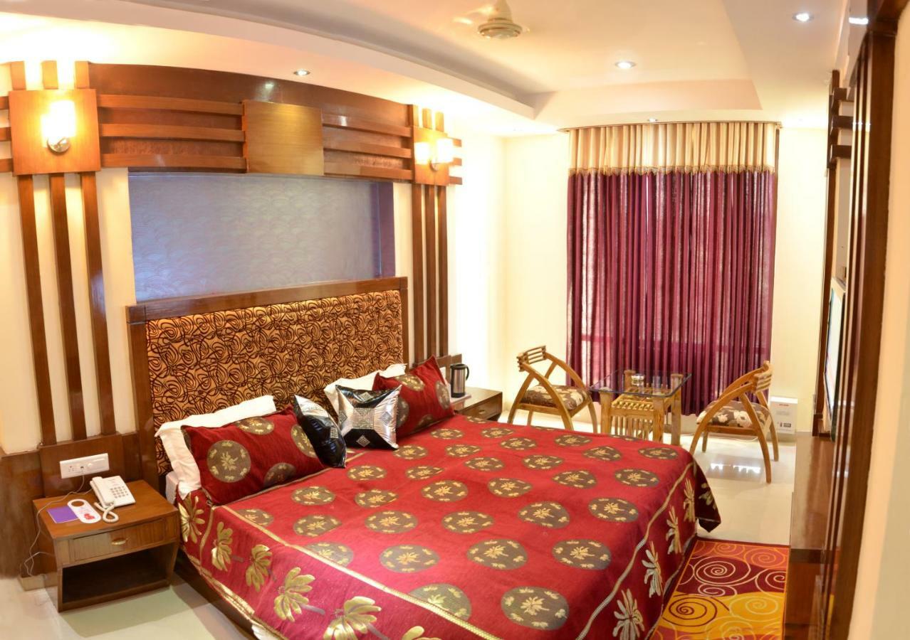 Hotel Raj Mandir Haridwār Esterno foto