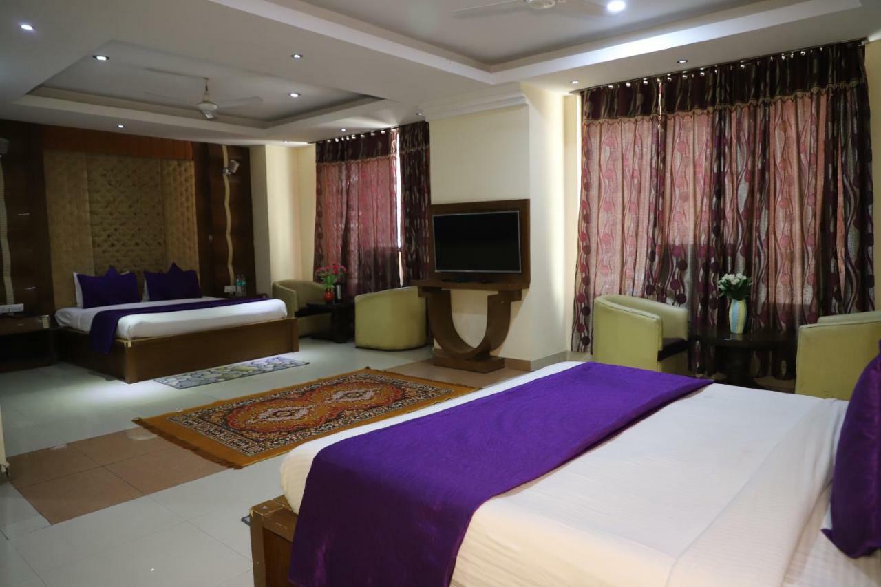 Hotel Raj Mandir Haridwār Esterno foto